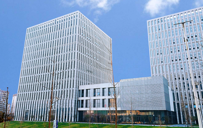 建筑幕墙用铝合金板材选型要点及佛山市中色铝业供货方案